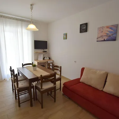 Appartement Lorela By Interhome